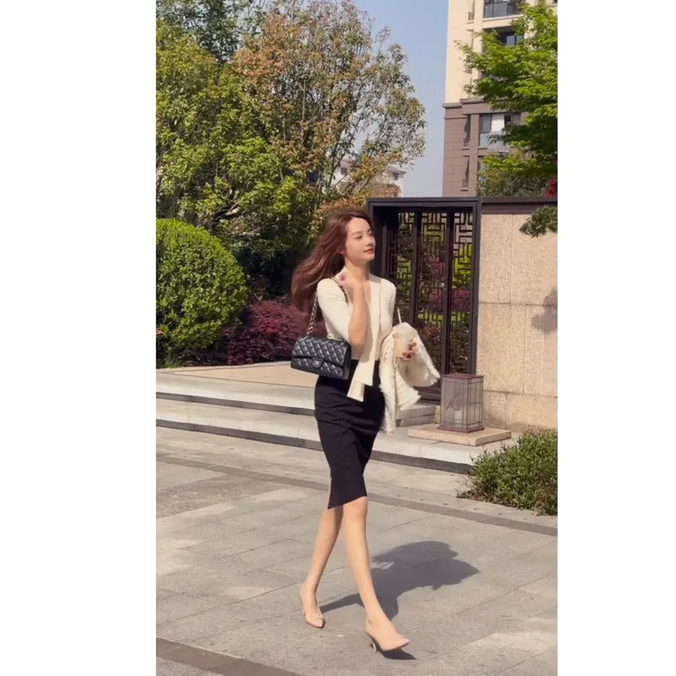 纯欲性感系带V领T恤女2025夏季新款时尚修身显瘦开叉半身裙两件套