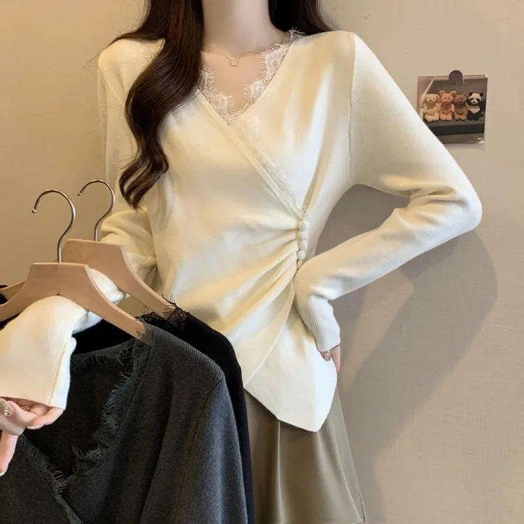 2025新款秋冬大码女装显瘦遮肉设计感V领蕾丝拼接打底慵懒感上衣