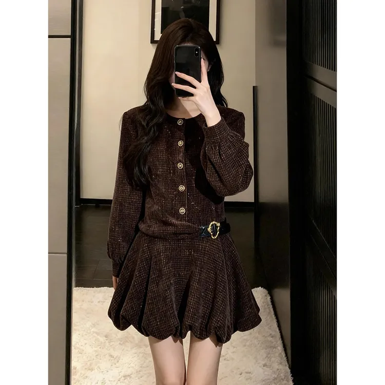 2025年冬季巨好看的美拉德穿搭棕色连衣裙小个子气质高级感花苞裙