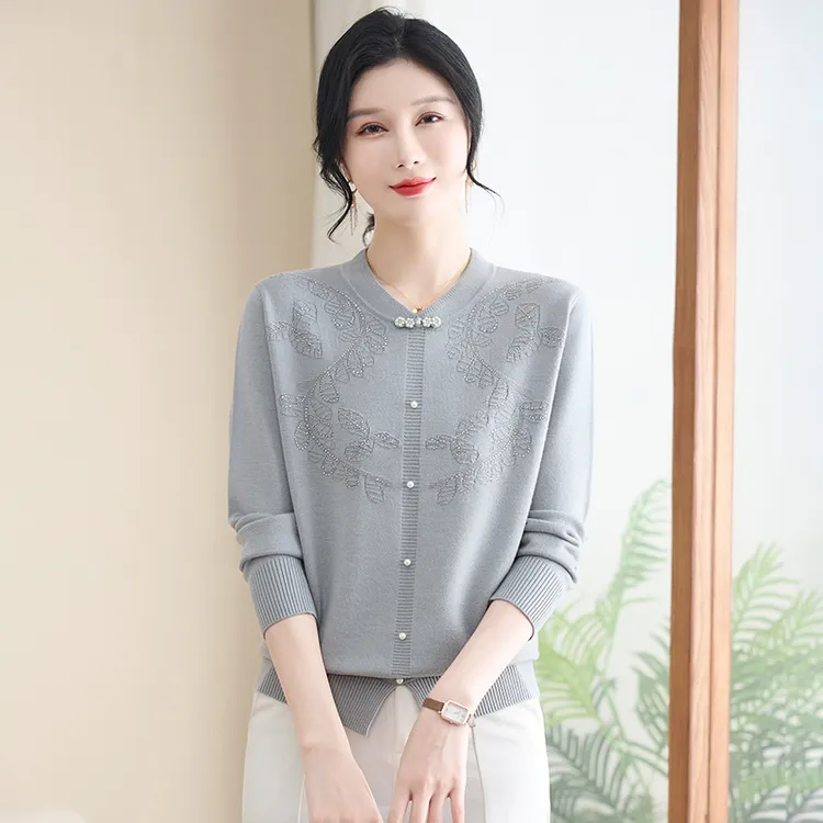 俞兆林妈妈装春季套头打底上衣2025春秋纯色洋气中老年人女内搭针