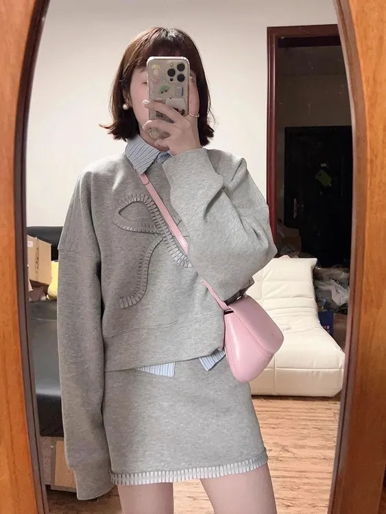 设计感叠穿短款长袖卫衣条纹衬衫花边半身裙女早秋新款时尚两件套