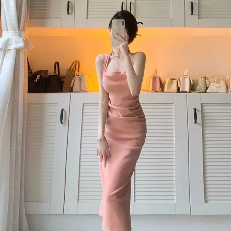 VIPOL纯欲粉色挂脖吊带连衣裙女夏质感高级感法式收腰包臀中长裙