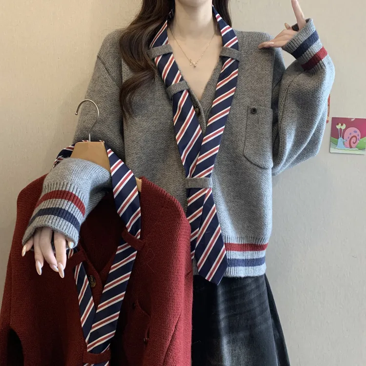 新款女士秋冬高级感学院风宽松针织羊毛条纹领显瘦两件套撞色百