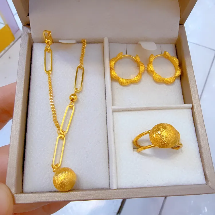 铜合金亚克力项链 复古风金子同款三件套首饰气质时尚百搭网红