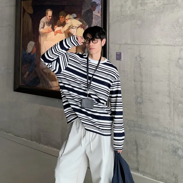 条纹落肩袖长袖圆领常规针织长T上衣打底针织衫黑白条纹