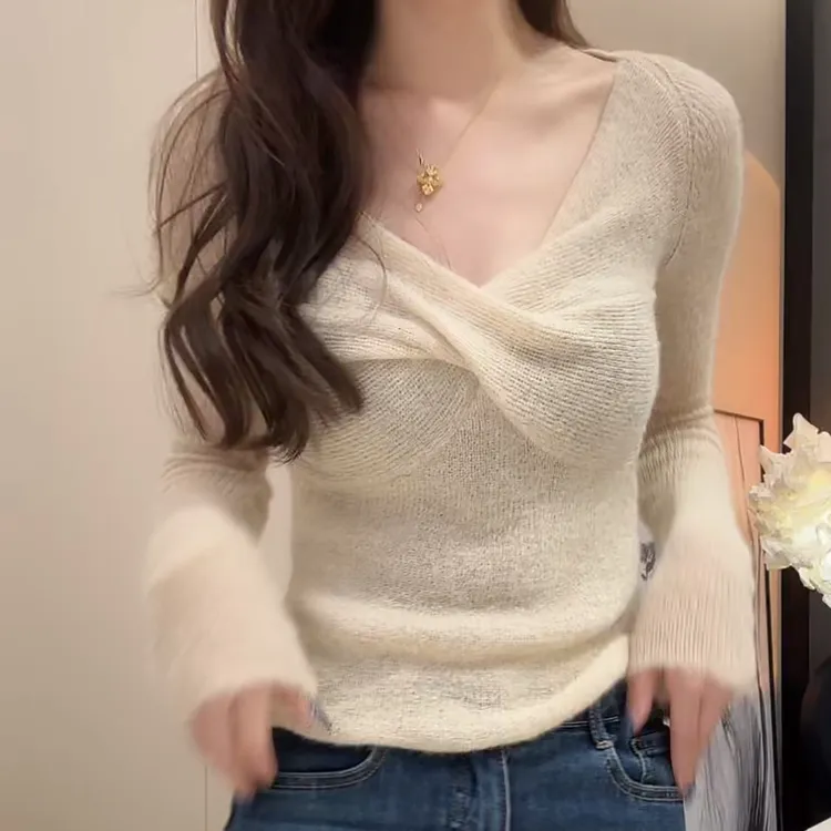 设计感交叉V领打底针织衫女2025新款秋冬洋气别致长袖马海毛毛衣