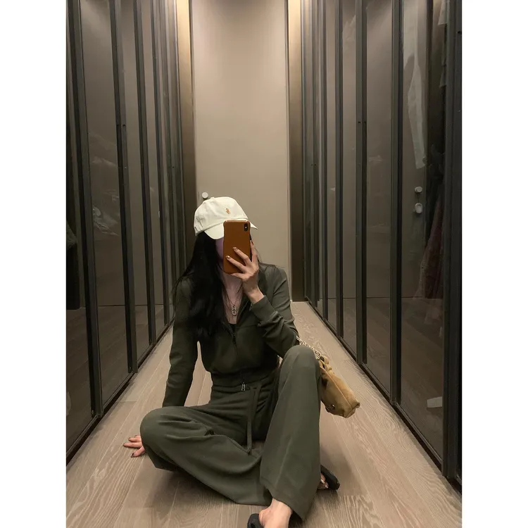 区区欧阳 连帽卫衣外套女秋季新款休闲宽松美式复古拉链开衫上衣