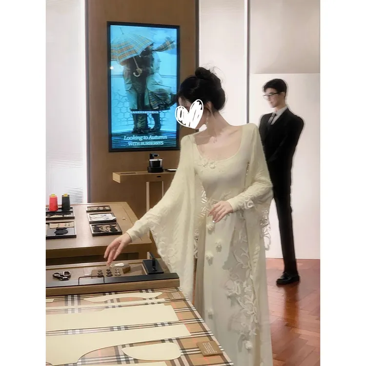 【京洛佳人】秋冬加厚立体花朵温柔白月光长袖连衣裙套装