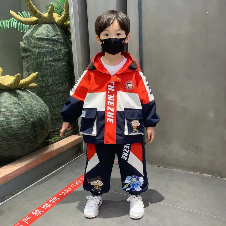哪吒儿童套装秋装2025新款男童冲锋衣帅气时髦小男孩春秋宝宝外套