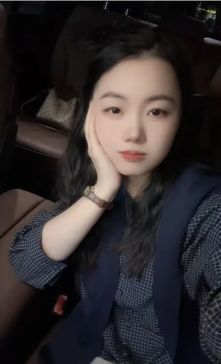 七言家巨好看！ins穿搭#火爆藏青格包扣小立领衬衫(带披肩）@
