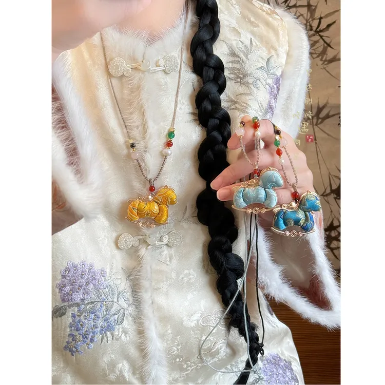 铜布艺项链 本命年双面小马吊坠项链女新中式国风毛衣链挂绳配饰