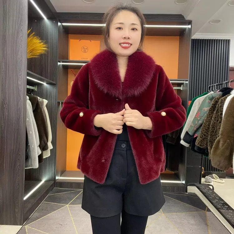 新款大毛领欧貂绒短款时尚轻奢酒红女外套百搭气质妈妈装潮流翻领