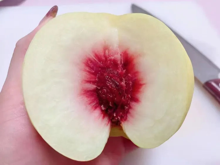 新鲜现摘秋蜜白金蜜桃香甜多汁当季应季水果