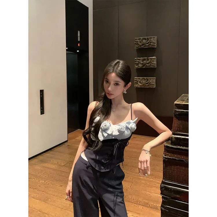 超漂亮别致上衣2025夏季新款独特立体花朵吊带上衣阔腿休闲裤套装