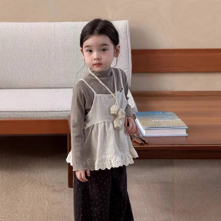 25秋儿童套装女童韩版可爱蕾丝吊带长袖打底上衣碎花裤子三件套