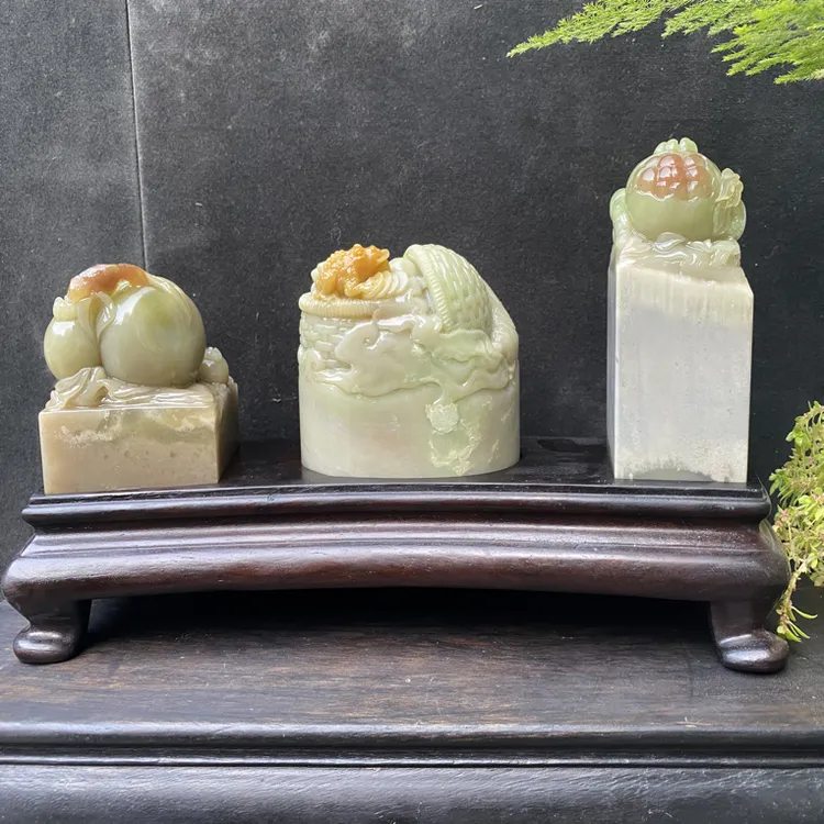 寿山石雕善伯月尾艾叶绿金蟾石榴纳福进宝印章摆件套装定制篆刻