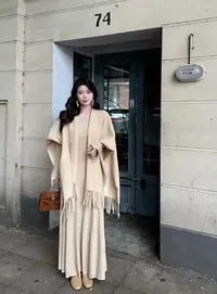 【秋日思语】韩系氛围感显瘦收腰大锤摆连衣裙搭配气质慵懒斗篷披肩