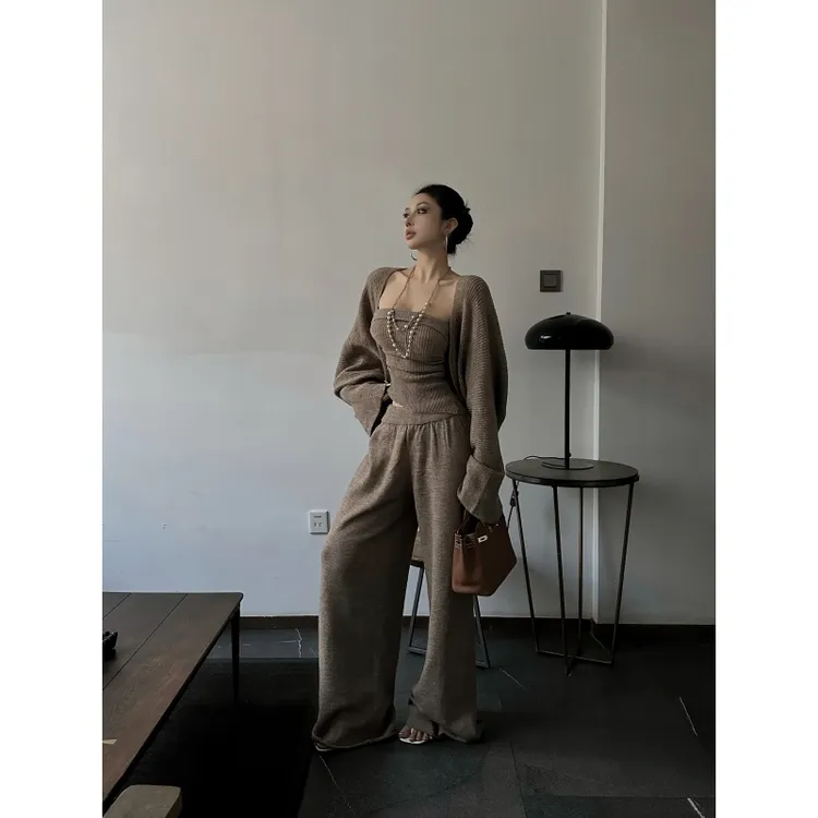 慵懒风辣妹套装女秋季松弛感穿搭针织毛衣外套抹胸阔腿裤子一整套