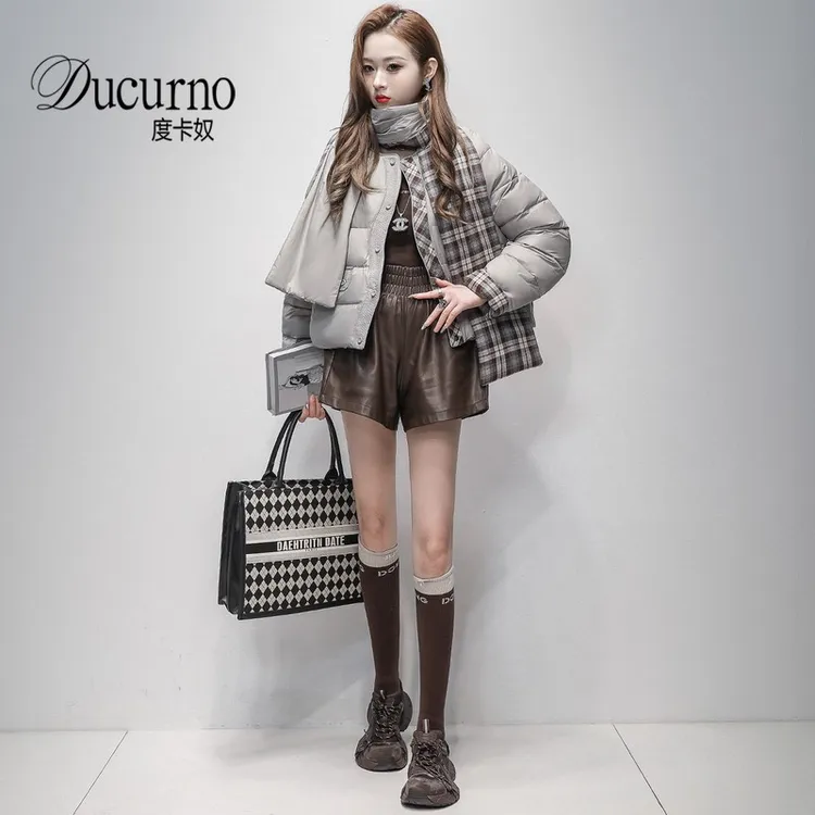 潮牌可拆卸围巾领羽绒服女款短款2026冬季新款双面穿格子百搭外套