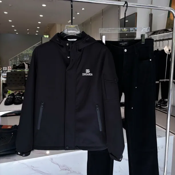 DG迪嘎亚秋冬新款防风防寒纯黑经典户外风连帽刺绣高定棉服外套