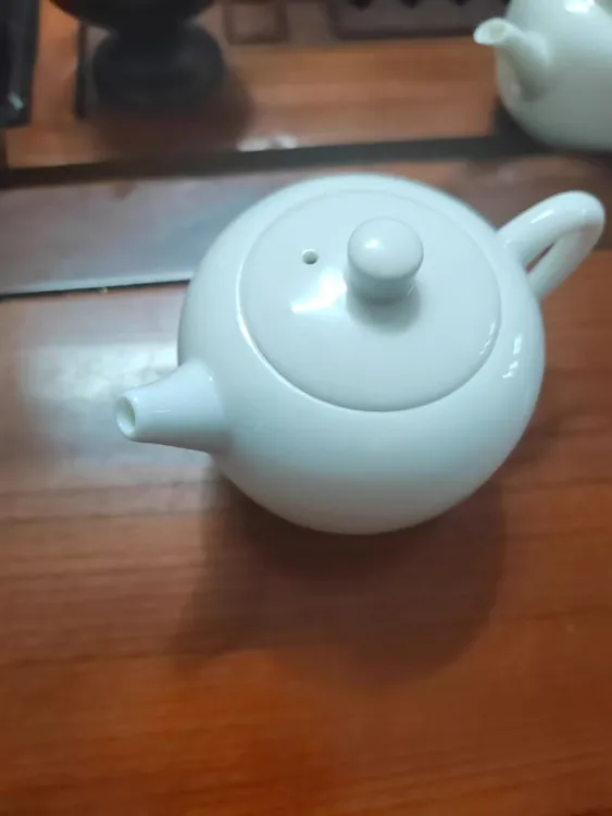 135号，白瓷苹果壶，容量200