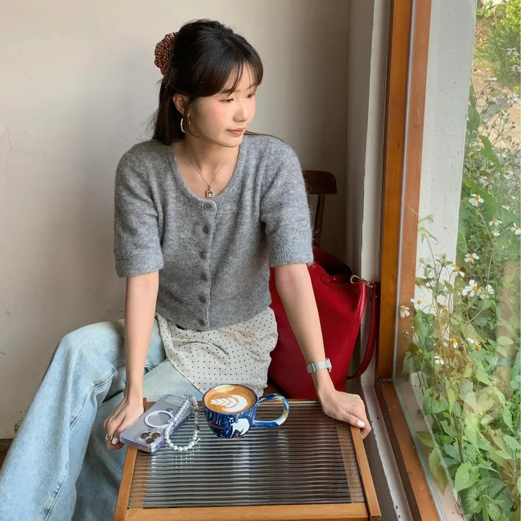 2025夏季韩版洋气休闲装设计感圆领上衣小众百搭屁帘显瘦裤子女装