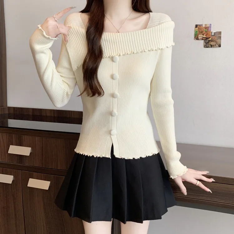 纯欲风方领针织长袖打底衫女装秋冬一字领纽扣木耳边上衣I6-39