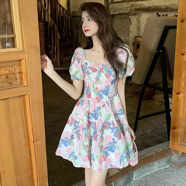 法式碎花连衣裙女2025夏季短款小个子气质显瘦泡泡袖海边度假裙子