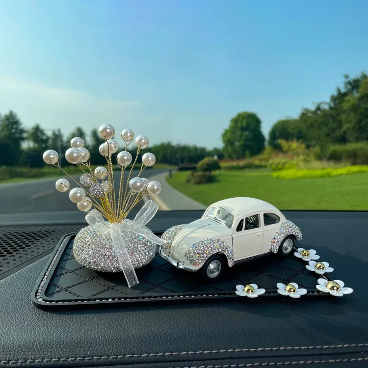 【复古老爷车】镶钻小汽车香薰告白气球精致女人车内中控台摆件