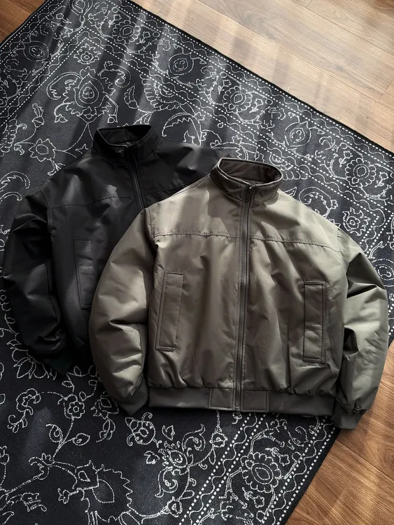 新国标90白鸭绒男 欧风拉链螺纹下摆纯色短款立领夹克羽绒服