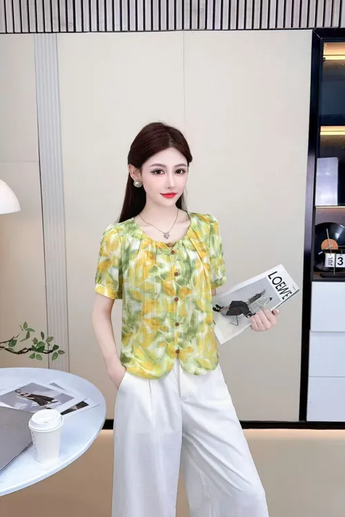 【有运费补贴】夏季新款短款百搭显瘦短袖时尚衬衫女圆领上衣8818