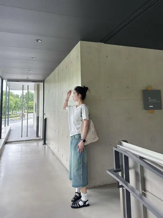 2025夏季新款韩系花边设计感斜肩短袖上衣高腰复古直筒牛仔裤套装