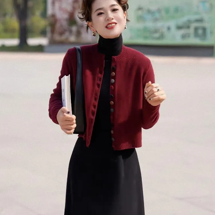春秋款小个子开衫气质减龄别致红色短衫宽松显瘦年轻妈妈圆领彩扣