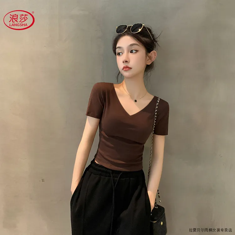 浪莎夏季咖色v领短袖T恤短款女设计感下摆不规则2025新款面膜上衣