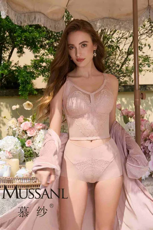 舒适收副乳薄款大胸显小裸感无钢圈是十排扣蕾丝美背长文胸9747