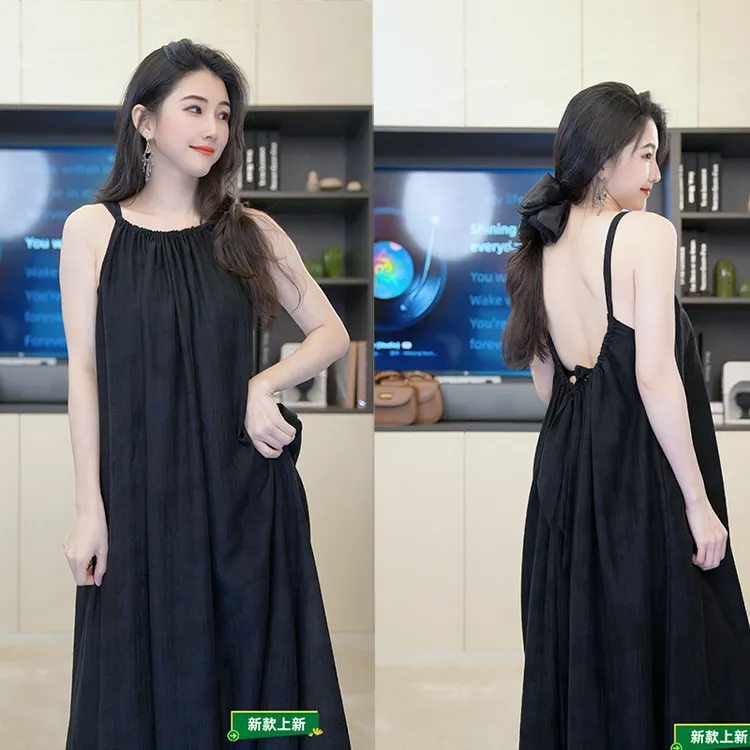 小乖逃后背镂空 黑色吊带连衣裙 黑色背心裙透气 M8326