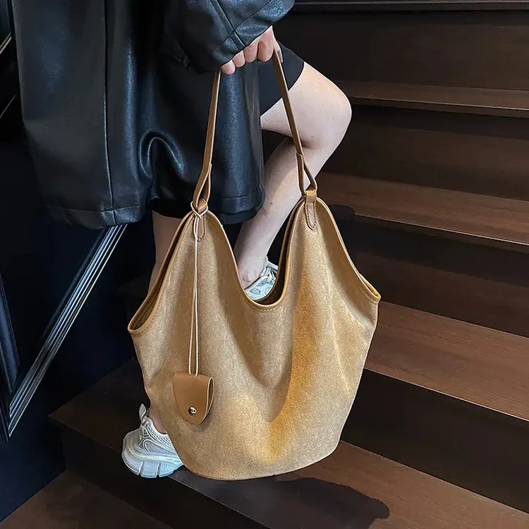 复古大容量麂皮绒包包女2025新款休闲软面通勤单肩包松弛感托特包