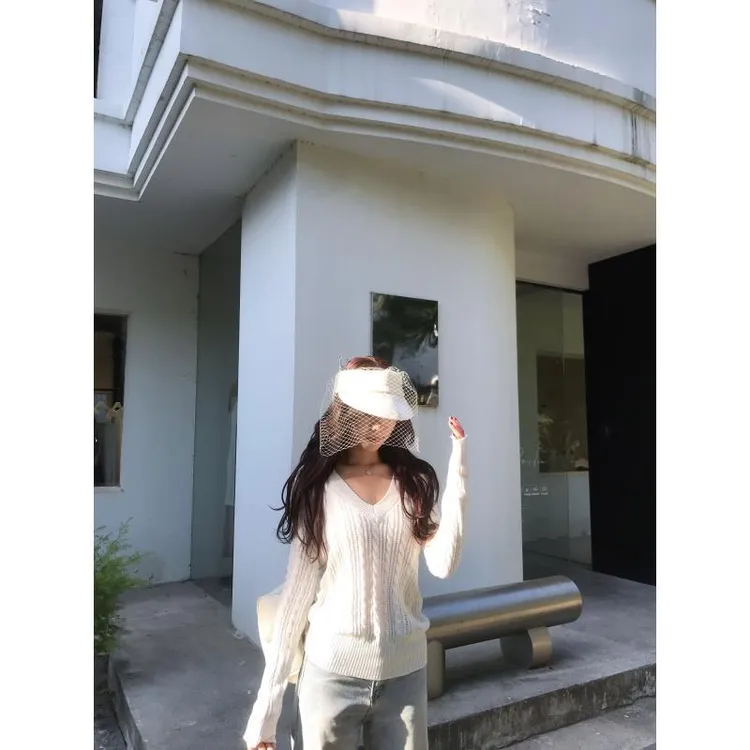 *尹千金*【松弛灰调】慵懒设计感V领温柔显瘦麻花毛衣A092201