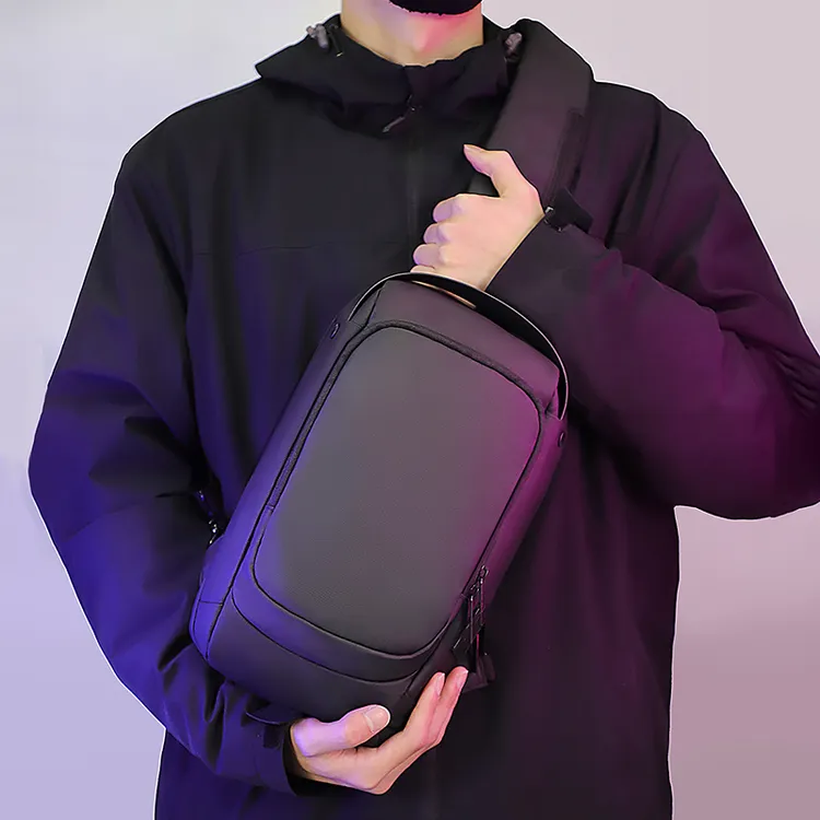 单肩斜挎包男士包大容量男包多功能胸包手机小挎包通勤时尚机车包