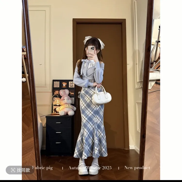 雾蓝小熊  千金感格纹包臀半身鱼尾裙女秋假两件蓝毛衣