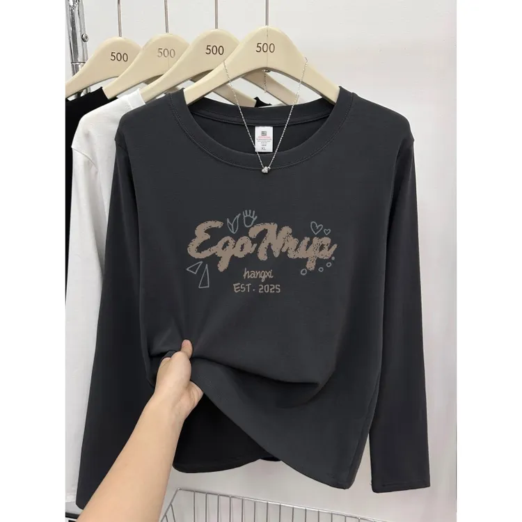 大码女装正肩长袖t恤秋冬季时尚显瘦设计感字母印花圆领上衣