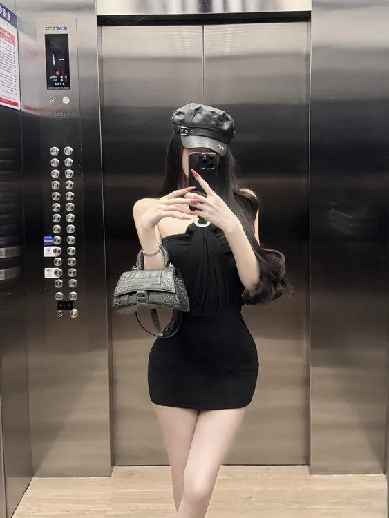 纯欲风气质辣妹收腰挂脖连衣裙修身显瘦内搭打底裙性感包臀短裙女
