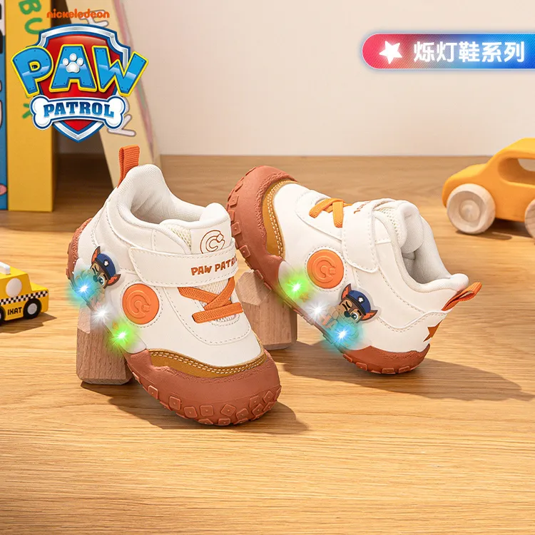 汪汪队2025新款男童运动鞋高帮软底幼儿园儿童户外鞋闪光亮灯鞋