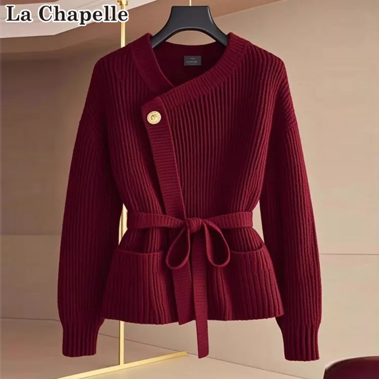 拉夏贝尔高级感慵懒红色毛衣女秋冬2025新款收腰显瘦针织开衫上衣