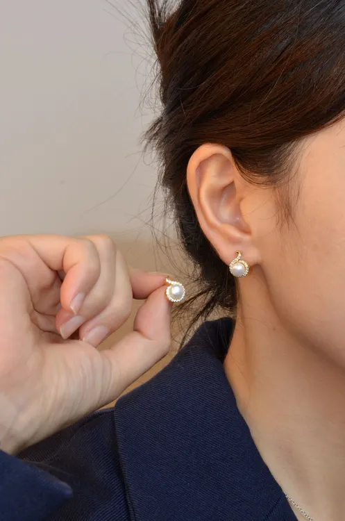 STELLA SHELL简约灵蛇款S925银淡水珍珠耳钉2025年蛇年限定