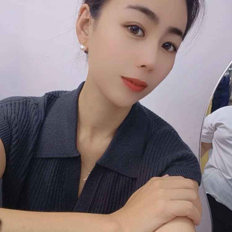 剪刀翻领2025初秋羊毛针织衫短袖T恤女简约气质显瘦修身弹力上衣