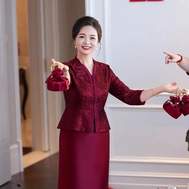 妈妈婚纱礼服2025春季新款年轻优雅奶奶婚纱礼服假两件套旗袍礼服