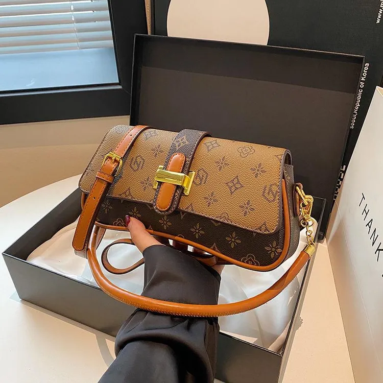 新疆西藏包邮包女2025新款网红爆款时尚百搭高颜值法式单肩斜挎包