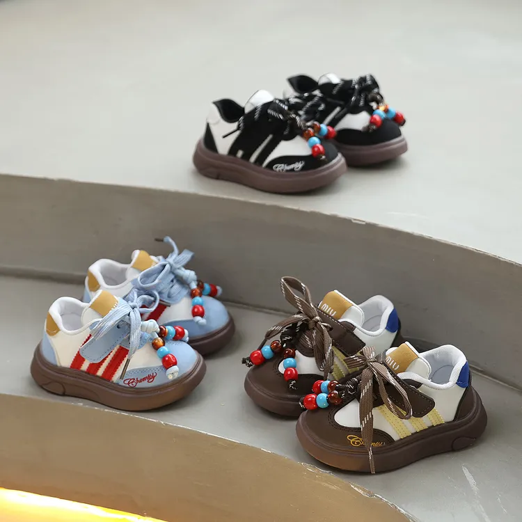百搭皮面儿童板鞋时尚串珠儿童休闲运动鞋秋2025新款中小童德训鞋