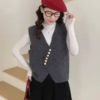 2025秋冬时尚叠穿气质V领针织背心不规则单排扣高级感马甲上衣女